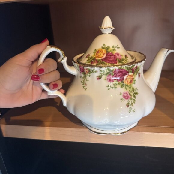 Royal Albert Old Country‎ Roses Floral Pattern Teapot - Picture 7 of 7